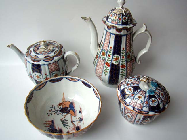 A Worcester porcelain "Japan" pattern four piece tea and coffee service circa 1770-1775